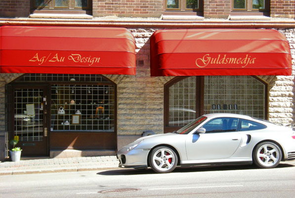 Bild på fasaden för guldsmeden AG/AUs butik i Göteborg.